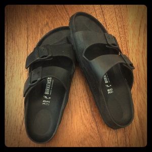 Black so 38 Birkenstock *like new*